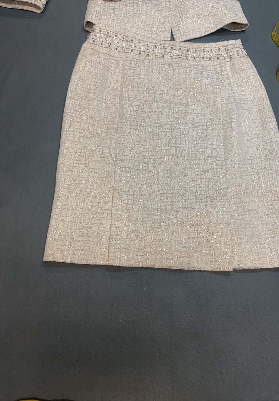 Tahari Arthur S. Levine Petite 6P Metallic Tweed Skirt Suit Set - Picture 12 of 16